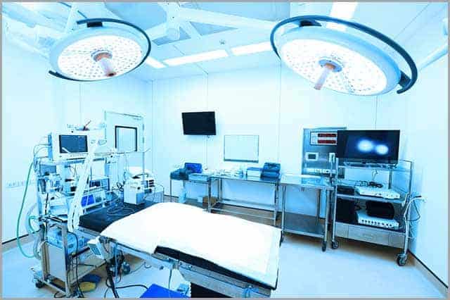 Surgical room with lighting setup